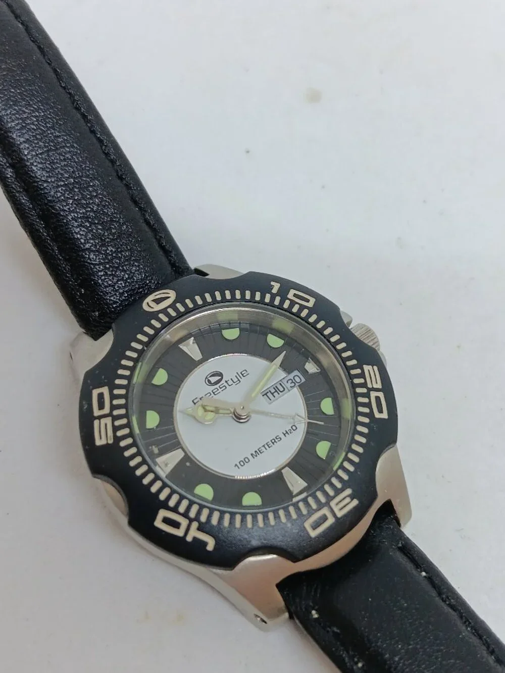 VINTAGE 1990s Freestyle Betty Shark X77601 Women's 30mm Quartz Day / Date Watch